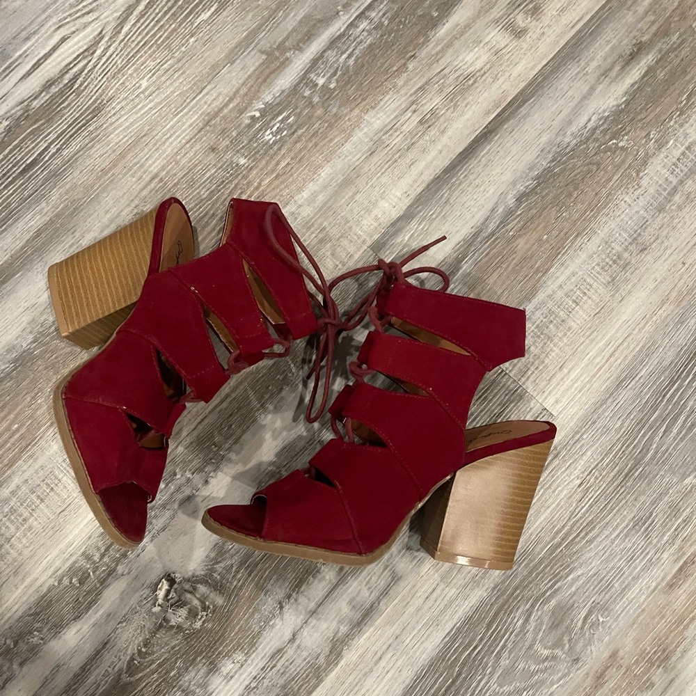 Qupid burgundy heel